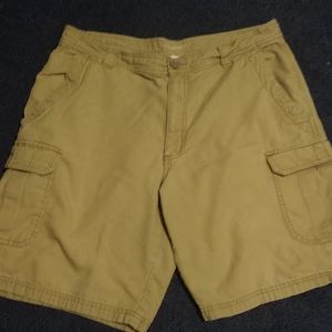 Columbia omni shade shorts 36